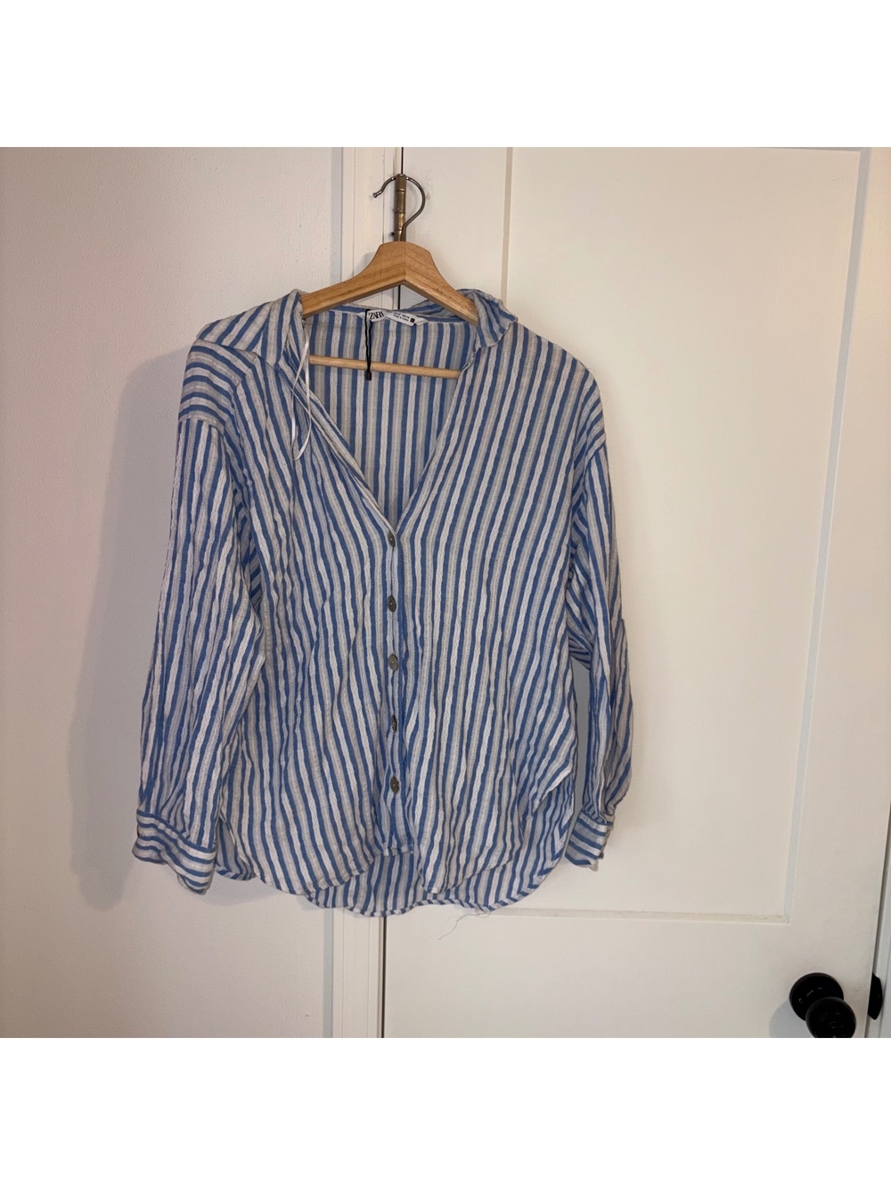 ZARA NWOT $59 Woman’s S Blue and White Striped Button-Up Blouse Size Small